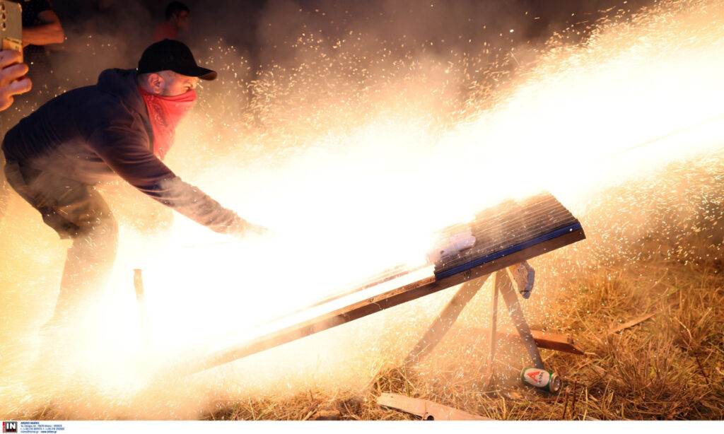 ΦΡΙΚΗ στη Χίο: Στο νοσοκομείο πέντε άτομα με σοβαρά εγκαύματα – Κατασκεύαζαν…