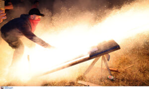 ΦΡΙΚΗ στη Χίο: Στο νοσοκομείο πέντε άτομα με σοβαρά εγκαύματα – Κατασκεύαζαν…