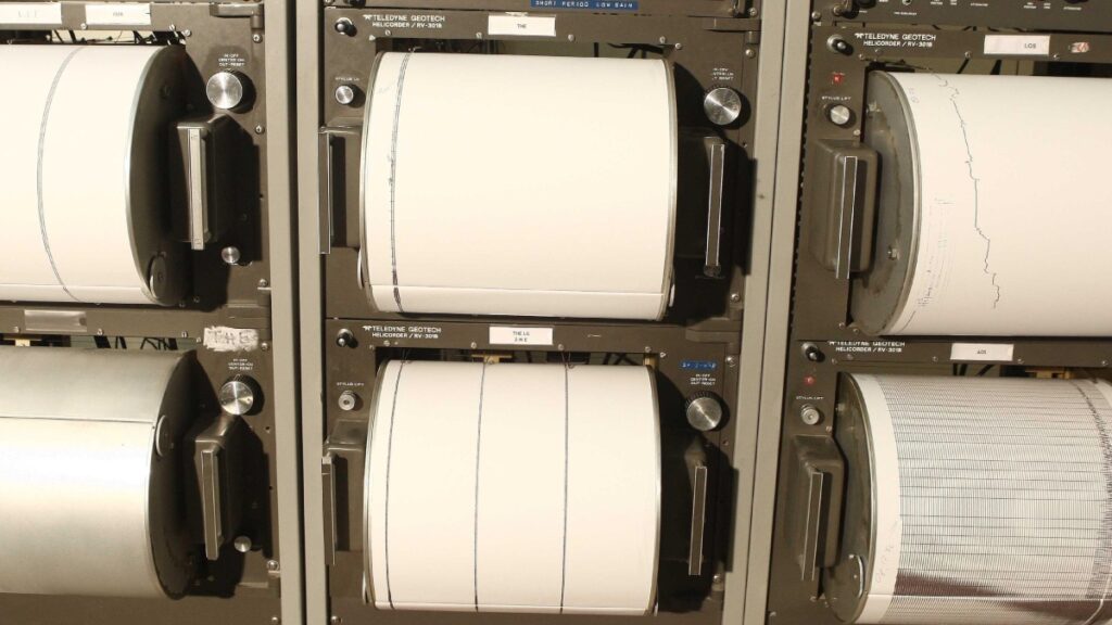 ΙΣΧΥΡΟΣ ΣΕΙΣΜΟΣ ΤΩΡΑ ΣΤΗ ΧΩΡΑ ΜΑΣ