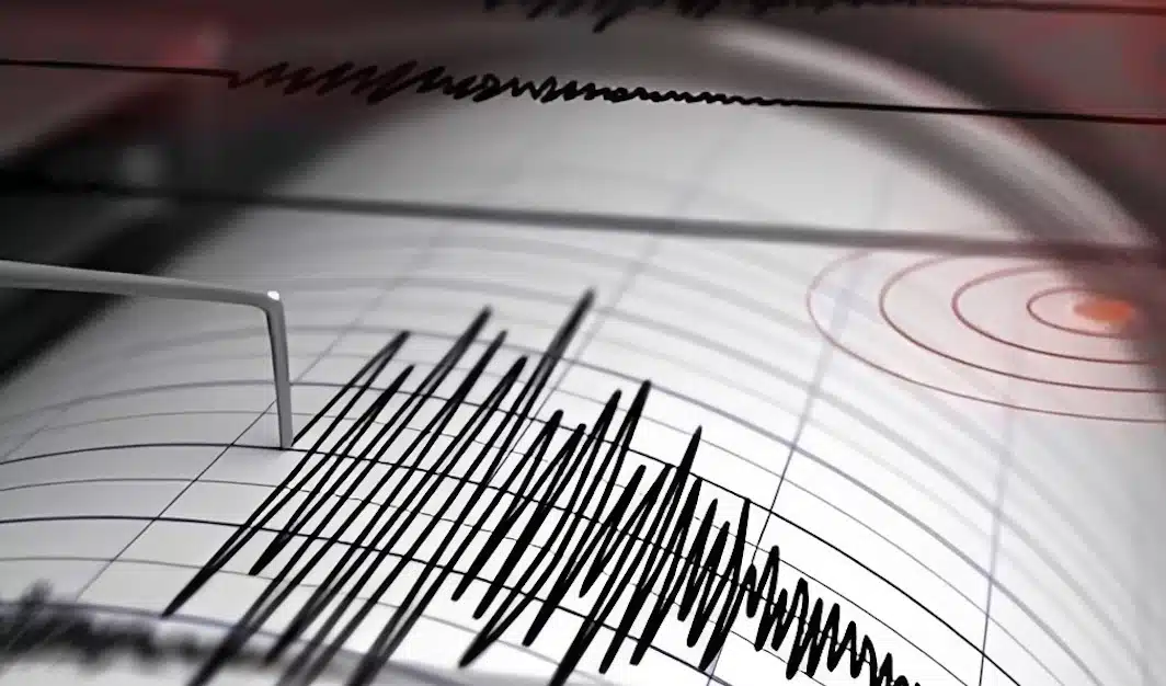 ΔΥΝΑΤΟΣ ΣΕΙΣΜΟΣ ΤΩΡΑ ΣΤΗ ΧΩΡΑ ΜΑΣ - ΤΡΕΧΟΥΝ ΟΙ ΚΑΤΟΙΚΟΙ ΝΑ...