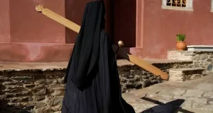 Άγιο Όρος: Νεκρός μοναχός σε τροχαίο μετά τη λιτανεία της εικόνας της Παναγίας «Άξιον Εστί»