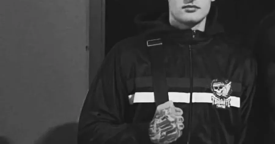 ΘΡΗΝΟΣ ΓΙΑ ΤΟΝ 23ΧΡΟΝΟ ΜΑΡΙΟ ΠΟΥ ΣΚΟΤΩΘΗΚΕ ΜΕ ΜΗΧΑΝΑΚΙ: ΤΙ ΒΡΗΚΑΝ ΠΑΝΩ ΤΟΥ