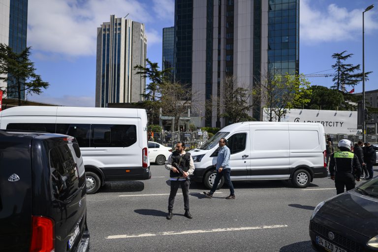 ΣΥΝΑΓΕΡΜΟΣ ΤΩΡΑ: ΑΓΝΩΣΤΟΣ ΑΝΟΙΞΕ ΠΥΡ ΣΕ ΣΧΟΛΕΙΟ – ΔΥΣΤΥΧΩΣ ΕΧΟΥΜΕ…