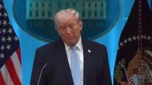 EKTAKTO: Ο ΤΡΑΜΠ ΠΑΝΗΓΥΡΙΖΕΙ ΜΕ ΑΥΤΟ ΠΟΥ ΕΓΙΝΕ