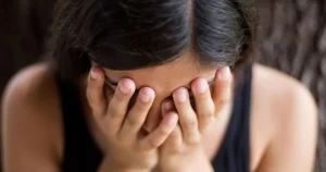 Βόλος: “Βοήθεια…!” 17χρονη βγήκε στο μπαλκόνι και ούρλιαζε να τη σώσουν! – Η μητέρα της πήρε τηλέφωνο τον…