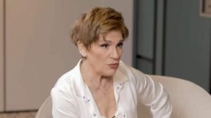 Η Χρύσα Ρώπα περνάει «πριονοκορδέλα» τον Κυριάκο Μητσοτάκη