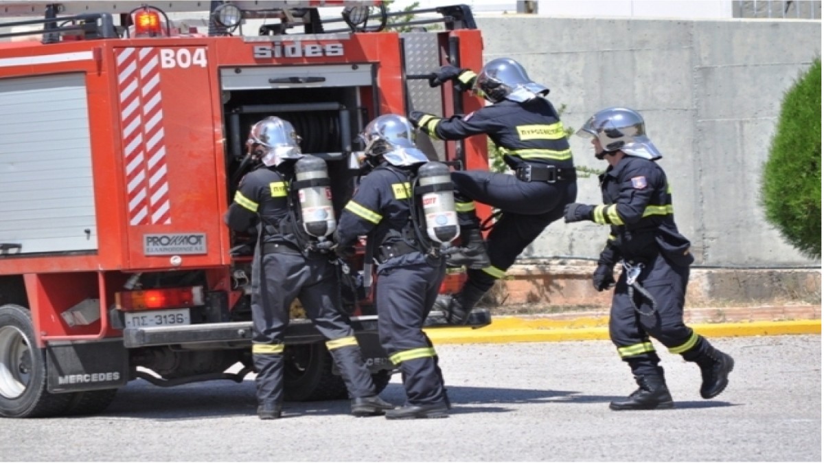 Μεγάλη φωτιά ΤΩΡΑ στο ΣΕΦ - Διακόπηκε η κυκλοφορία