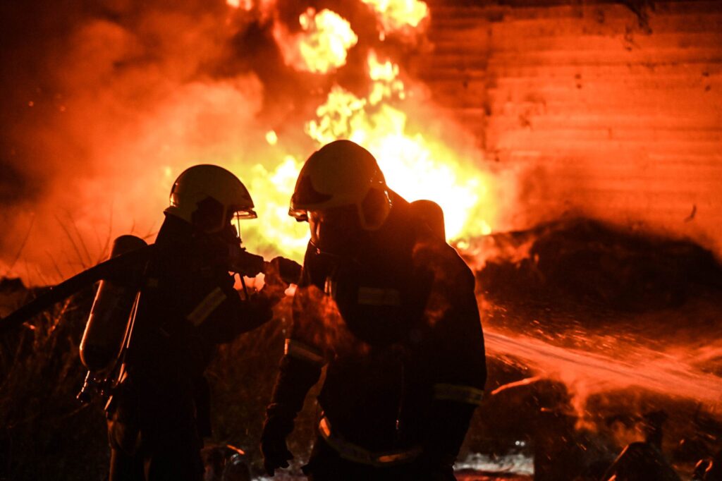 ΕΚΤΑΚΤΟ – Πανικός στην Κόρινθο: Ισχυρή έκρηξη σε εργοστάσιο – Στο νοσοκομείο δύο εργαζόμενοι