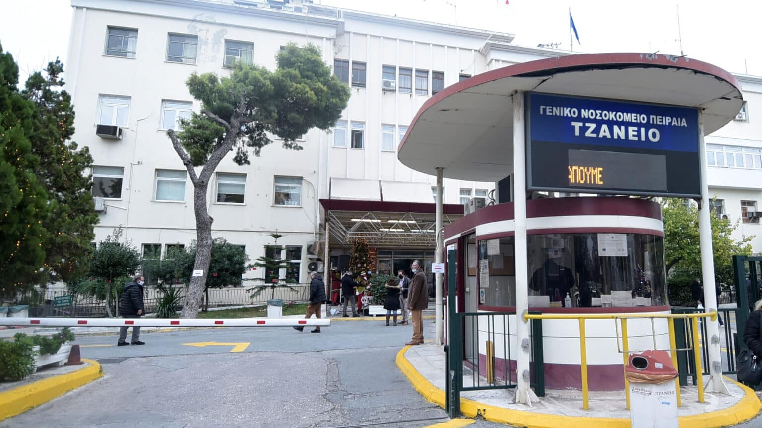 ΕΚΤΑΚΤΟ - Τραγωδία στον Πειραιά: 25χρονη έπεσε από μπαλκόνι πολυκατοικίας στην Καλλίπολη