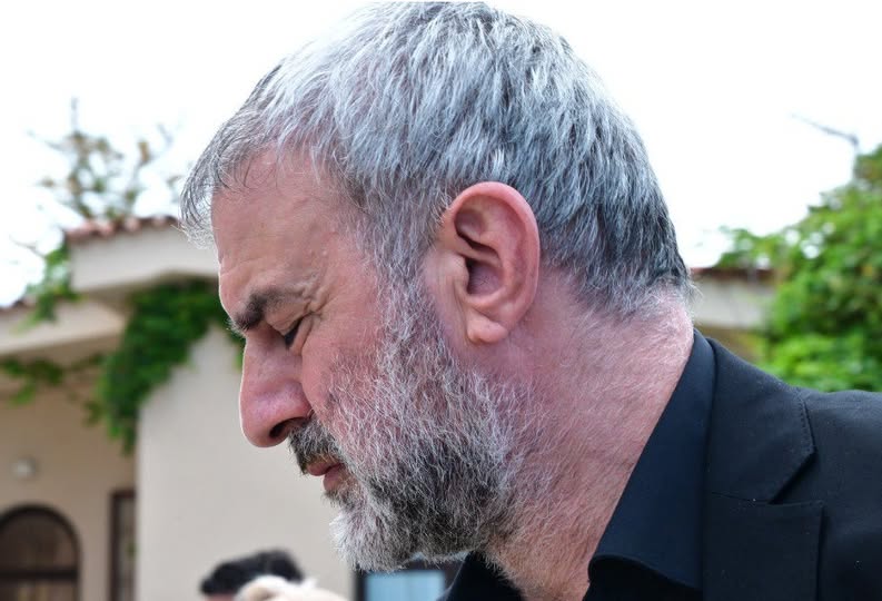 Έναν άντρα σαν τον Τραϊανό Δέλλα: Το τραγούδι που τραγούδησε πάνω από το φέρετρο της νεκρής γυναίκας του