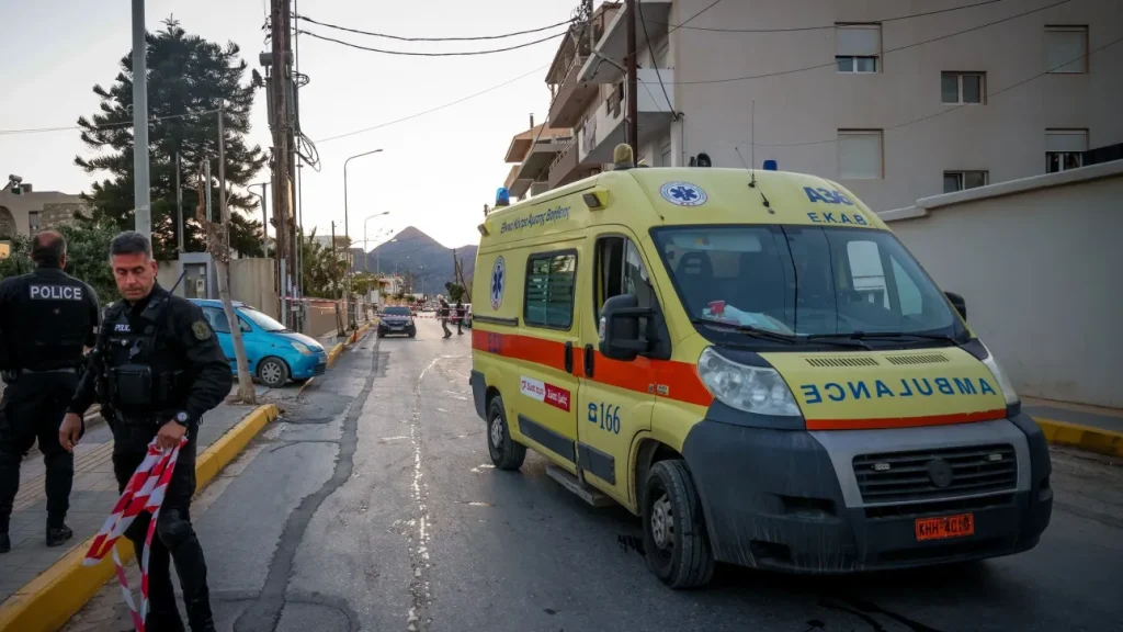 ΒΡΗΚΕ ΠΑΡΑΘΥΡΑΚΙ ΝΑ ΓΛΙΤΩΣΕΙ: ΤΙ ΕΓΙΝΕ ΜΟΛΙΣ ΜΕ ΤΗΝ ΣΥΖΥΓΟ ΤΟΥ 54ΧΡΟΝΟΥ ΦΟΝΙΑ