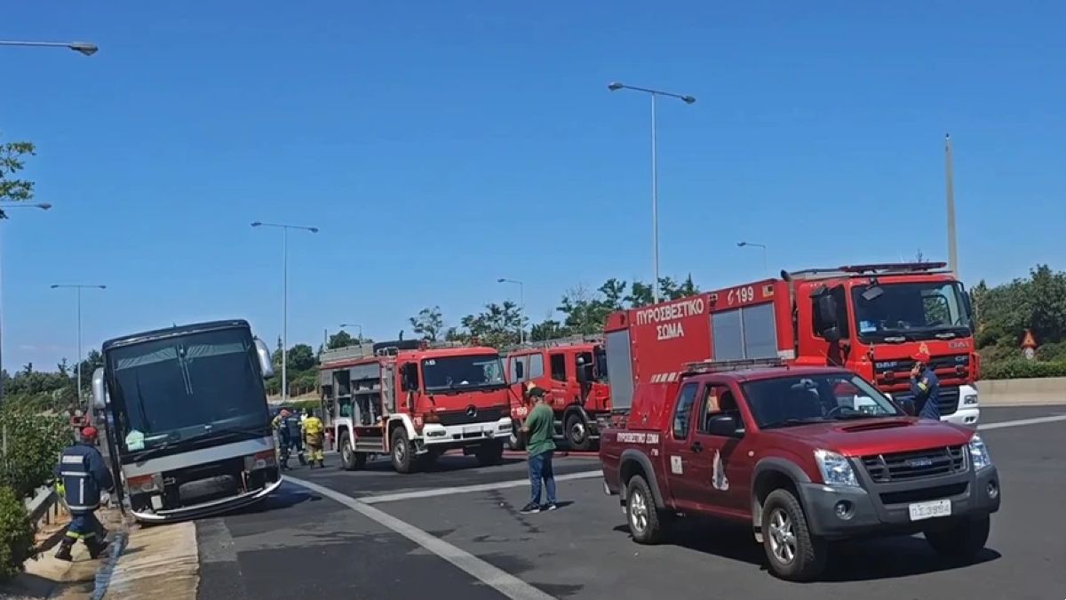 ΣΥΝΑΓΕΡΜΟΣ ΤΩΡΑ ΣΤΗΝ ΧΩΡΑ: ΛΕΩΦΟΡΕΙΟ ΓΕΜΑΤΟ ΚΟΣΜΟ ΠΗΡΕ ΦΩΤΙΑ ΕΝ ΚΙΝΗΣΕΙ - ΤΡΟΜΟΣ ΓΙΑ ΤΟΥΣ ΕΠΙΒΑΤΕΣ