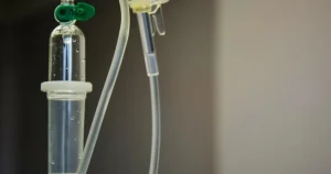 EKTAKTO: Άνδρας με xαvταϊo νοσηλεύεται στο νοσοκομείο