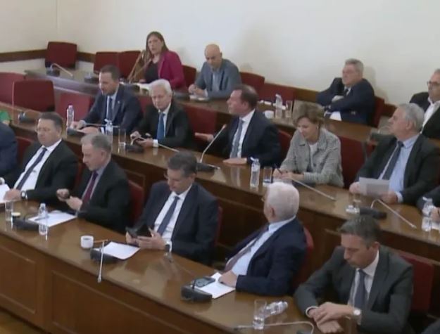 Βουλή: Η γκάφα με τη μετάδοση «κλειστής συνεδρίασης»