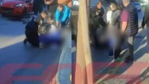Θρήνος στο Ηράκλειο: Η σπαρακτική στιγμή που η μητέρα του 21χρονου φτάνει στο σημείο της δολοφονίας (βίντεο)