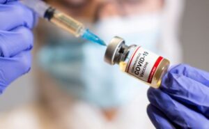 ΤΙ ΚΡΥΒΕΤΑΙ ΠΙΣΩ ΑΠΟ ΤΗΝ ΑΠΟΚΡΥΨΗ ΜΕΛΕΤΩΝ ΓΙΑ ΤΑ ΕΜΒΟΛΙΑ COVID-19