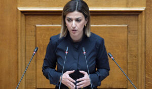 ΕΚΤΑΚΤΟ: ΚΑΤΕΡΡΕΥΣΕ ΜΕΣΑ ΣΤΗ ΒΟΥΛΗ ΚΑΙ ΠΗΓΕ ΣΤΟ ΝΟΣΟΚΟΜΕΙΟ