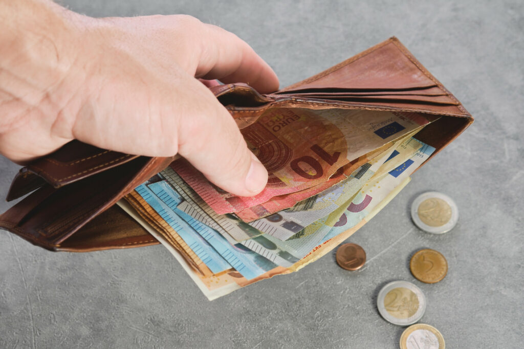 «ΚΛΕΙΔΩΣΕ» ΤΟ ΕΚΤΑΚΤΟ ΕΠΙΔΟΜΑ – Η ΗΜΕΡΑ ΠΟΥ ΜΠΑΙΝΟΥΝ ΤΑ 150 ΕΥΡΩ ΣΤΟΝ ΛΟΓΑΡΙΑΣΜΟ ΣΑΣ