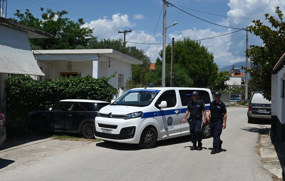 “Πήγε Ιταλία για εγχείρηση…” ΦΡΙΚΗ με αυτά που αποκάλυψαν οι γείτονες για τον σύντροφο της μάνας του διπλού φονικού