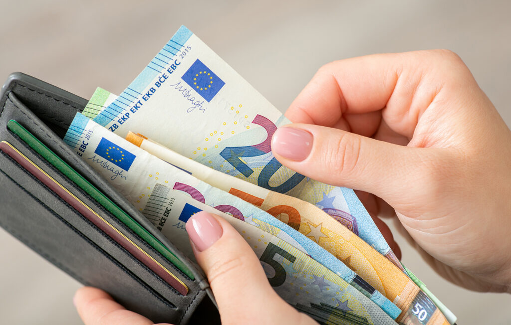 Μόλις ανακοινώθηκε: Έκτακτο επίδομα 150 ευρώ μέχρι τέλος Ιουνίου – Ποιοι οι δικαιούχοι