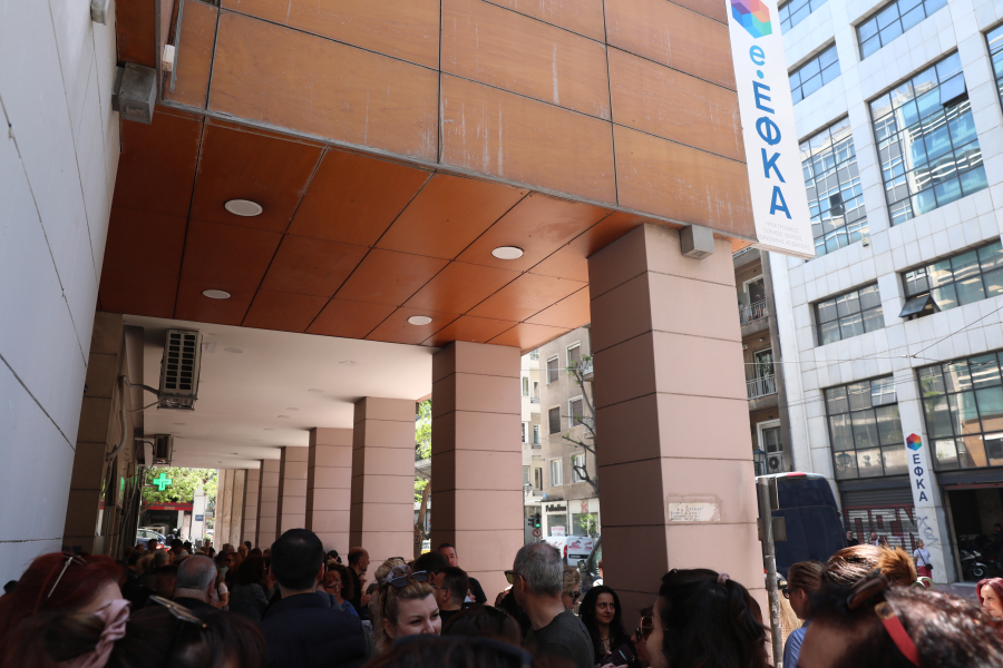 ΧΑΜΟΣ ΜΕ ΤΙΣ ΣΥΝΤΑΞΕΙΣ – ΚΟΒΟΥΝ ΤΗΝ ΜΙΣΗ ΣΥΝΤΑΞΗ ΓΙΑ ΝΑ…