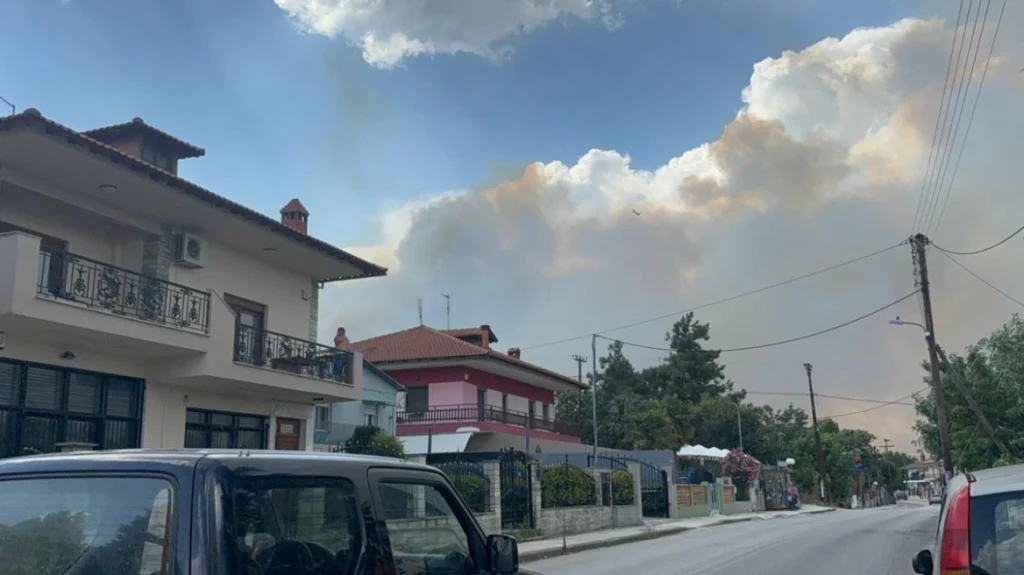 ΕΛΛΑΔΑ Φωτιά Δερβένι Θεσσαλονίκη Πυροσβέστες Ελικόπτερο Φωτιά τώρα – Πυρκαγιές σε εξέλιξη Φωτιά στο Ωραιόκαστρο Θεσσαλονίκης: Αγνοείται το παιδί του άνδρα που βρέθηκε νεκρός και της γυναίκας που σώθηκε με εγκαύματα