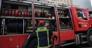 Μεγάλη φωτιά τώρα καίει τη χώρα μας: Δίνουν τεράστια μάχη 9 εναέρια μέσα – Εστάλη 112 για εκκένωση