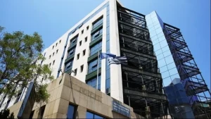 ΒΟΜΒΑ ΣΤΗΝ ΚΥΒΕΡΝΗΣΗ ΜΗΤΣΟΤΑΚΗ: ΠΑΡΑΙΤΗΘΗΚΕ ΚΑΙ ΕΡΧΟΝΤΑΙ ΤΑ ΠΑΝΩ ΚΑΤΩ