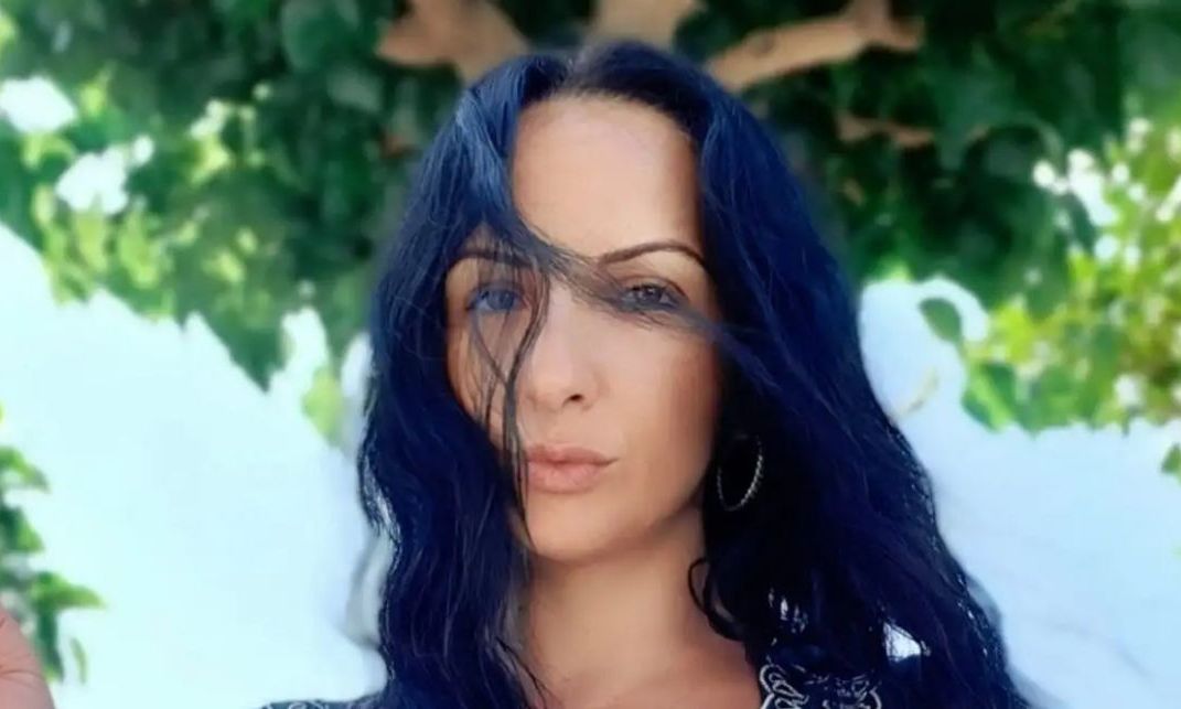 ΑΥΤΗ ΕΙΝΑΙ Η ΝΕΚΡΗ ΕΛΛΗΝΙΔΑ ΔΗΜΟΣΙΟΓΡΑΦΟΣ: ΕΦΥΓΕ ΤΟΣΟ ΝΕΑ - ΒΟΥΙΞΑΝ ΟΛΑ ΤΑ ΚΑΝΑΛΙΑ