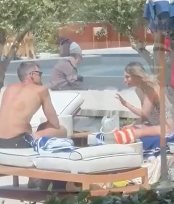 Δεν είδαν τις κάμερες και έγιναν βούκινο: “Πλακώθnκαν” στις ξαπλώστρες, μπροστά σε όλο τον Κόσμο, Αθηνά Οικονομάκου και Μπρούνο Τσερέλα