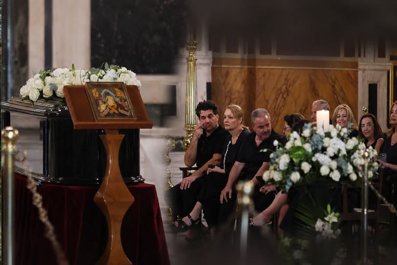 Κοντού: Σε κλίμα οδύνης η κηδεία της – Απαρηγόρητοι ο ανιψιός και οι φίλοι της , δεν άντεξαν να ανοίξουν το φέρετρο