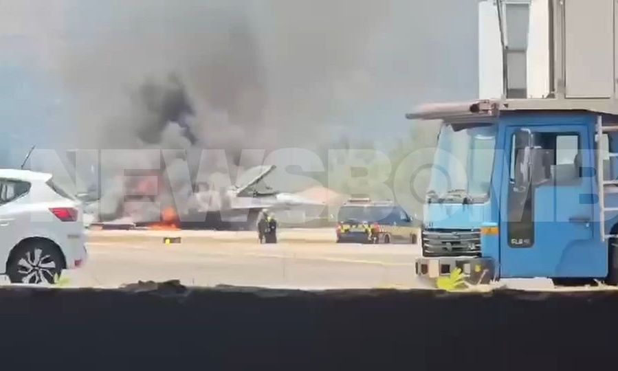 Αποκλειστικό βίντεο: Πτώση F-16 στη Ζάκυνθο – Φλέγεται ολοσχερώς στο αεροδρόμιο, τρέχει ο κόσμος πανικόβλητος