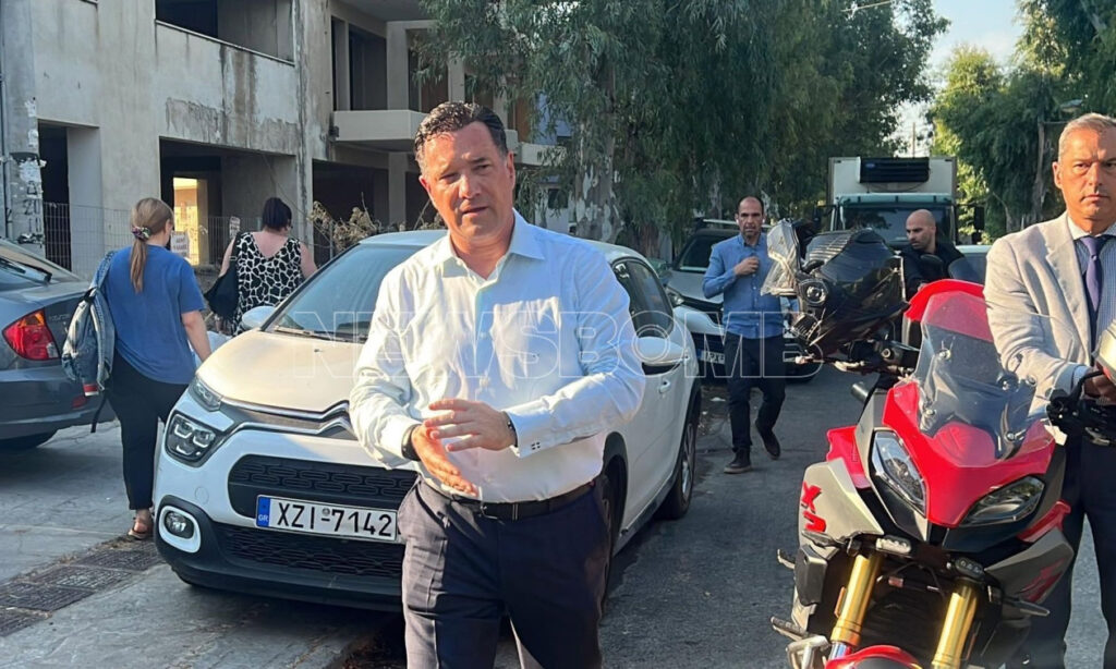 Στο Σισμανόγλειο νοσοκομείο ο Άδωνις Γεωργιάδης