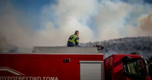 ΕΚΤΑΚΤΟ: «Κόλαση» φωτιάς στη χώρα μας – Μεγάλη μάχη και με εναέρια μέσα τώρα
