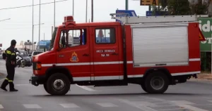 Ελλάδα – Σε εξέλιξη μεγάλες φωτιές – Οι φλόγες έφτασαν στην παραλία – Αναφορές για εγκλωβισμένους – Εκκενώσεις από θαλάσσης