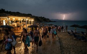 ΕΚΤΑΚΤΟ – Έρχονται βροχές με κεραυνούς – Ποιες ώρες χρειάζεται μεγάλη προσοχή