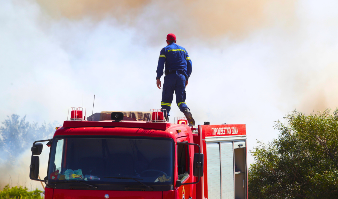 ΣΥΝΑΓΕΡΜΟΣ ΤΩΡΑ: ΦΩΤΙΑ ΣΤΗΝ ΑΤΤΙΚΗ - ΣΠΕΥΔΕΙ Η ΠΥΡΟΣΒΕΣΤΙΚΗ