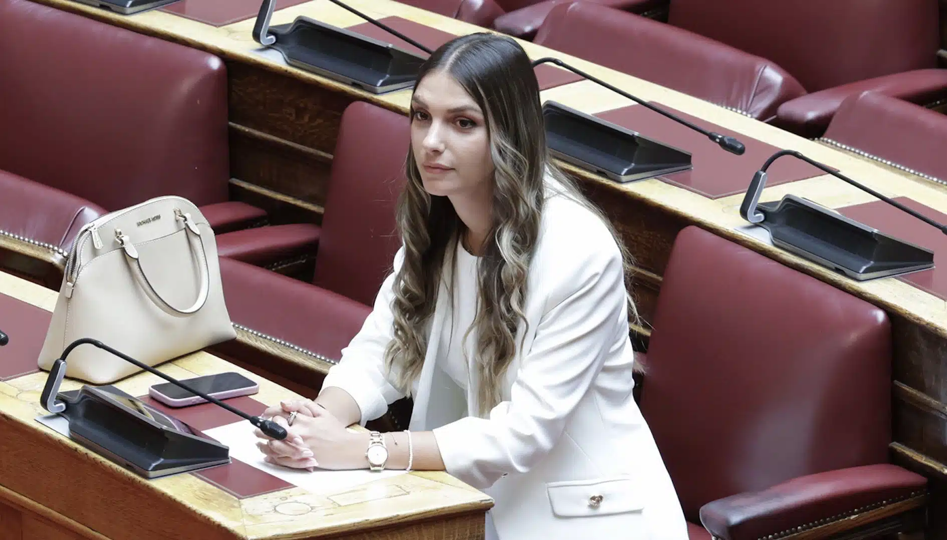Μυρτώ Κοροβέση: Ορκίστηκε η νεότερη βουλευτής του ελληνικού κοινοβουλίου – H ηλικία της