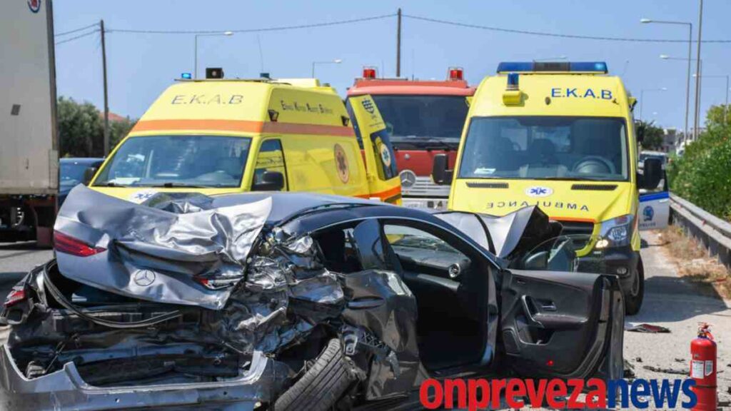 Φορτηγό συγκρούστηκε με τρία ΙΧ – Οκτώ τραυματίες, μεταξύ των οποίων και παιδιά