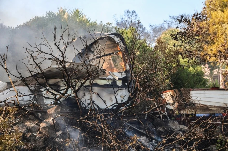 Μαθεύτηκε η ταυτότητα των δύο νεκρών – Τραγωδία στη φωτιά στη Σαλαμίνα