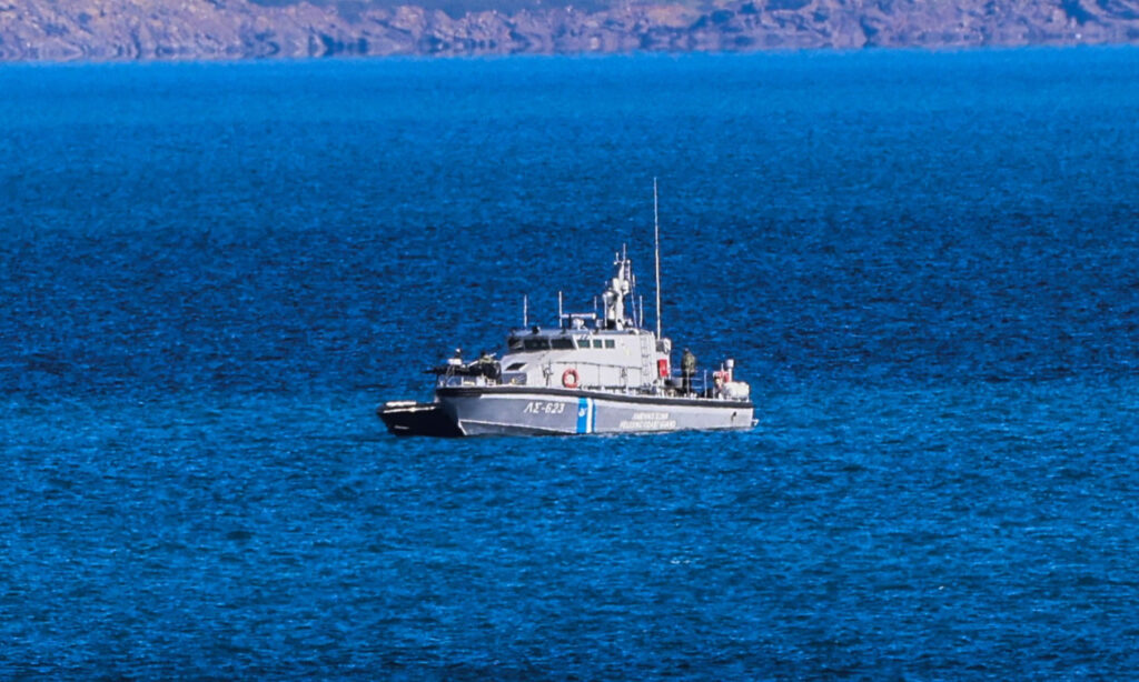 Βυθίζεται σκάφος τώρα στη χώρα μας – Αγωνία για τους επιβάτες