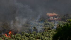 Συναγερμός τώρα: Τριπλό μέτωπο στο Πόρτο Γερμενό – Νέα μηνύματα 112 – Έκτακτη εκκένωση σε Βοιωτία και Αιγιάλεια.