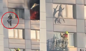 Έπεσε από τον 11ο όροφο για να σωθεί από τη φωτιά – Προσοχή σκληρό βίντεο
