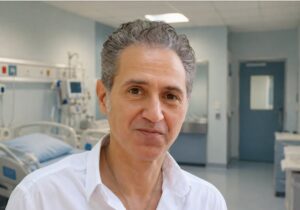 “Δεν ντρέπεστε;” Κυκλοφόρησαν φωτογραφία από τις τελευταίες στιγμές του Κόκοτα στο Γεννηματάς πριν πεθάνει