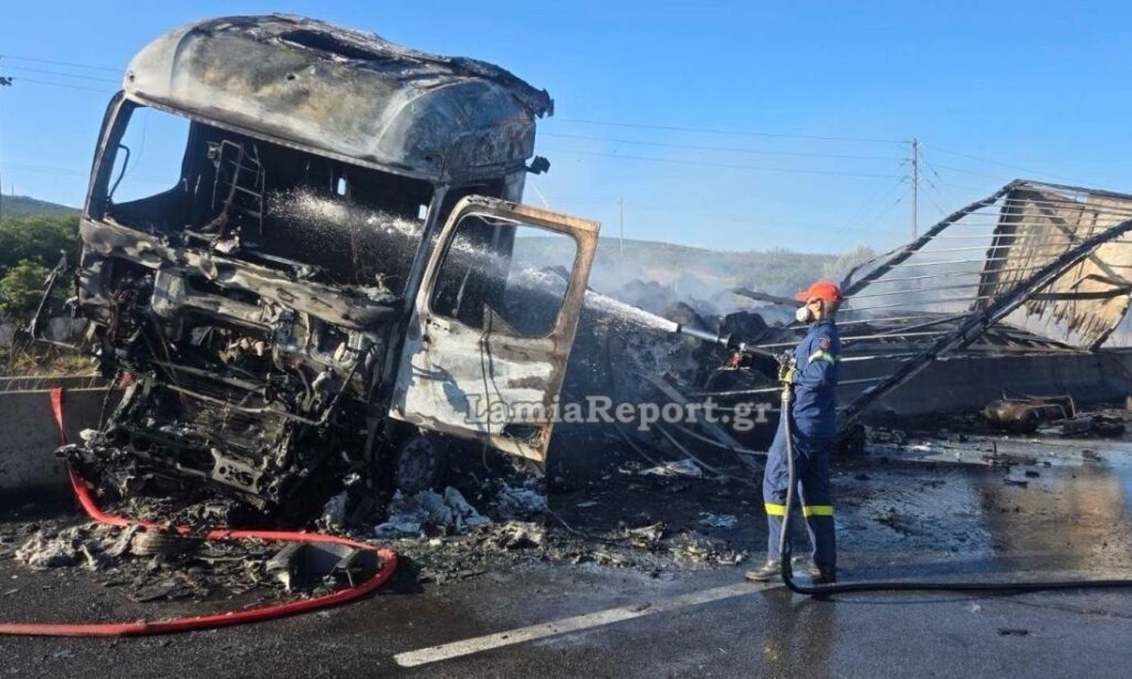 Σοκαριστικό δυστύχημα στην Εθνική Οδό – Συγκρούστηκαν δυο φορτηγά – Νεκρός ο οδηγός, διακόπηκε η κυκλοφορία