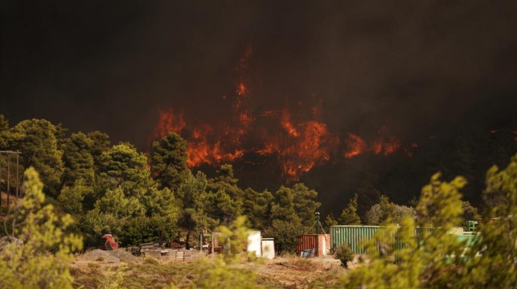 ΕΚΤΑΚΤΟ – Νέα φωτιά στη χώρα – Επιχειρούν ισχυρές δυνάμεις της Πυροσβεστικής