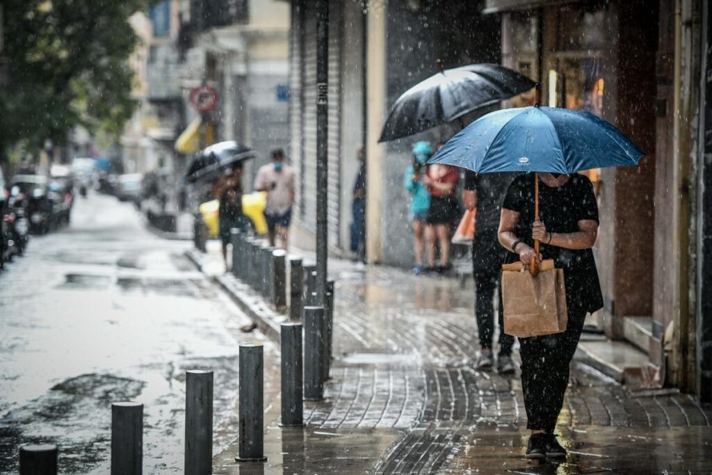 Έκτακτη προειδοποίηση για καιρό: Σε σοκ οι μετεωρολόγοι με αυτό που έρχεται αύριο – Πού θα ρίξει καταιγίδες