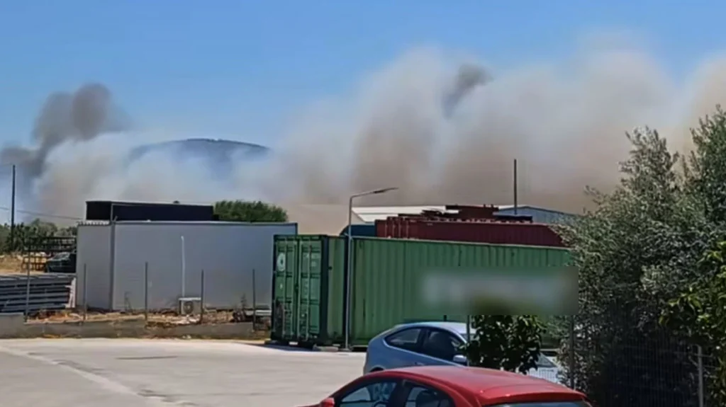 Φωτιά σε Βιομηχανική Περιοχή , μήνυμα από το 112 για ετοιμότητα