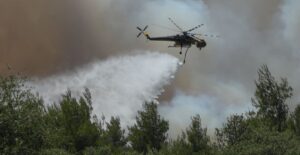 ΕΚΤΑΚΤΟ – ΜΕΓΑΛΗ ΦΩΤΙΑ ΤΩΡΑ ΣΤΗ ΧΩΡΑ ΜΑΣ – ΜΑΧΗ ΜΕ ΤΙΣ ΦΛΟΓΕΣ ΔΙΝΟΥΝ ΟΙ ΠΥΡΟΣΒΕΣΤΕΣ