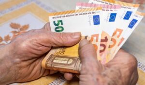 Μόλις ανακοινώθηκε: Ανατροπή με τις συντάξεις – Έρχονται αυξήσεις